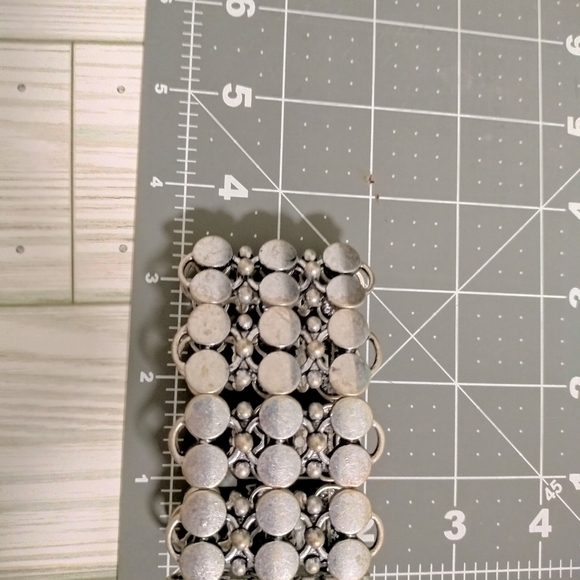 Set of 2 Silver Tone Link Stretchy Bracelets Mix Abstract Pattern - Picture 7 of 8